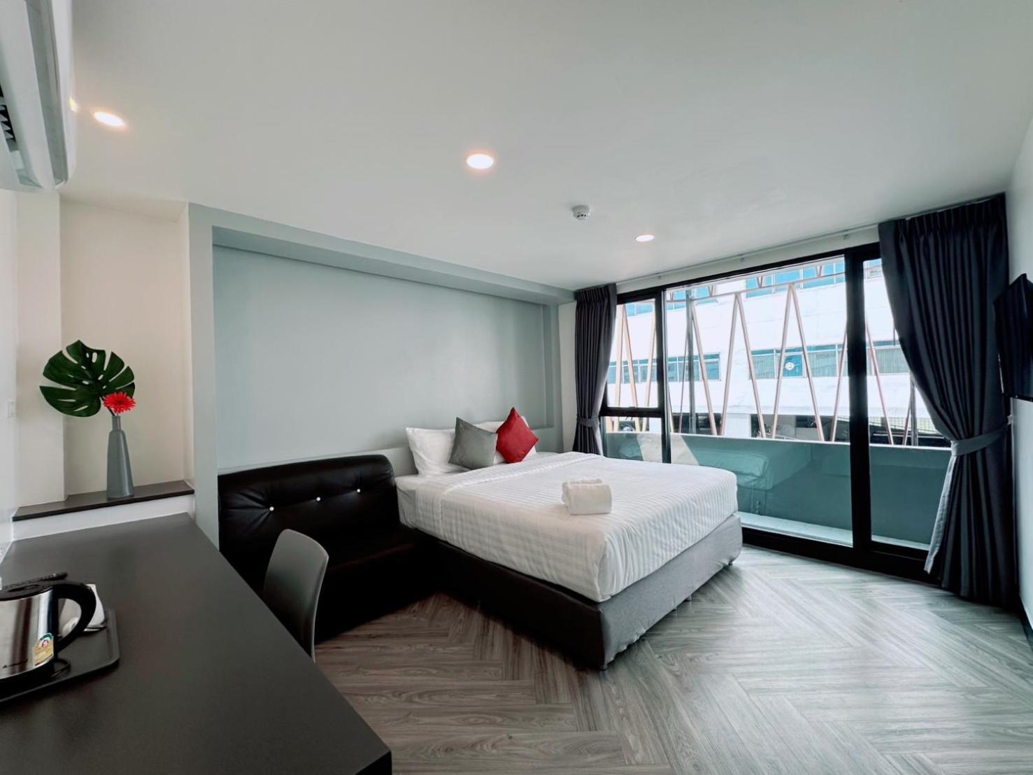 14 Sathorn Hotel No-Parking Bangkok Exterior photo
