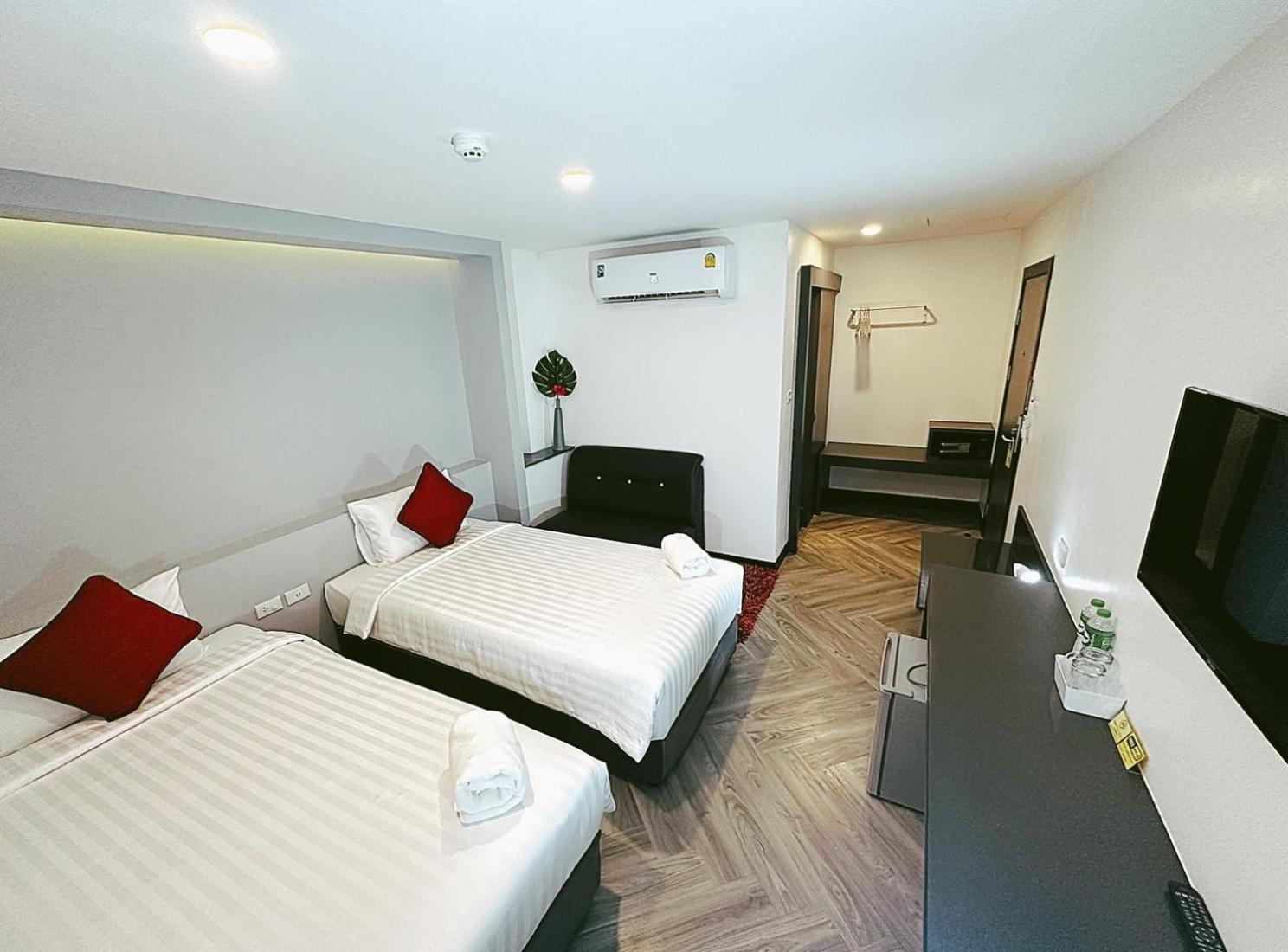 14 Sathorn Hotel No-Parking Bangkok Exterior photo